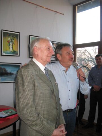 Vernisajul unei expoziții de pictură realizată de artistul plastic Radu Bercea