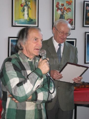 Vernisajul unei expoziții de pictură realizată de artistul plastic Radu Bercea