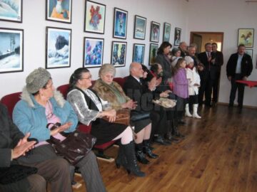 Vernisajul unei expoziții de pictură realizată de artistul plastic Radu Bercea