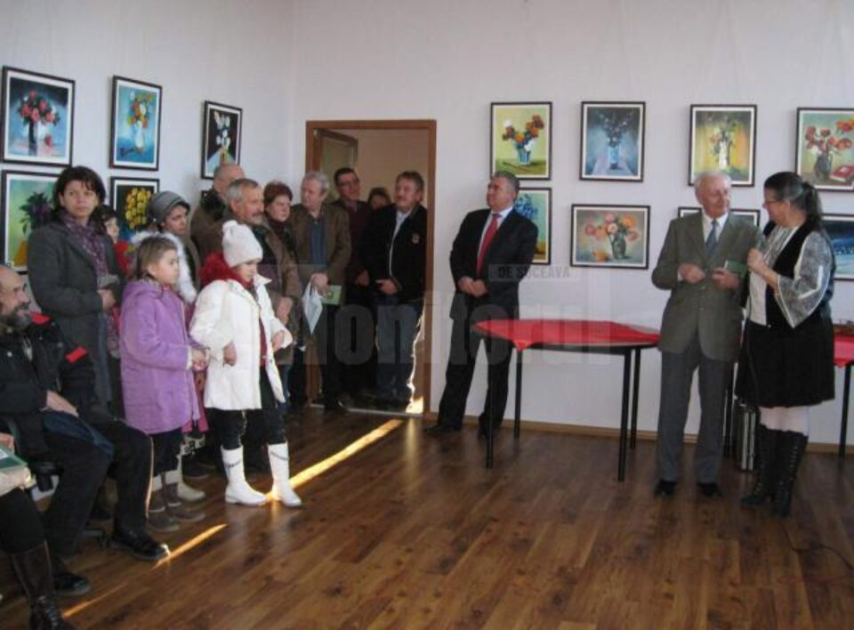 Vernisajul unei expoziții de pictură realizată de artistul plastic Radu Bercea