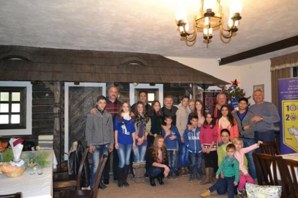 Membrii Clubului 41 Suceava nr. 6 au adus bucurie de sărbători copiilor de la Centrul de plasament „Colț Alb”