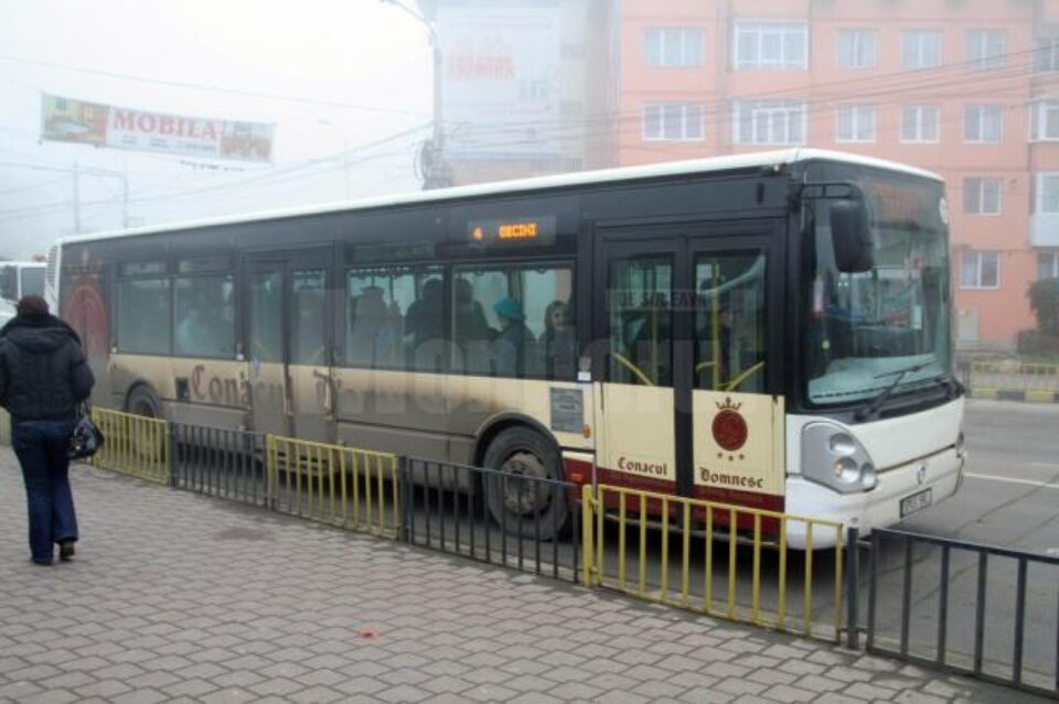 Pentru programul de Revelion, programul autobuzelor de pe liniile 2 și 4 a fost prelungit până la ora 2.00