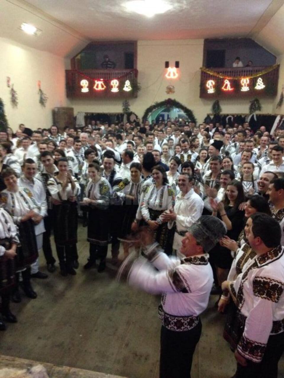 Balul Gospodarilor de la Pârteștii de Sus, comuna Cacica