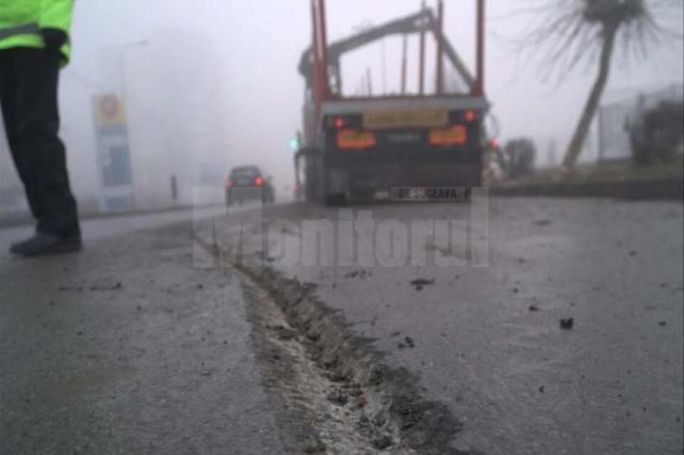 Proțapul remorcii s-a rupt și a intrat în asfalt