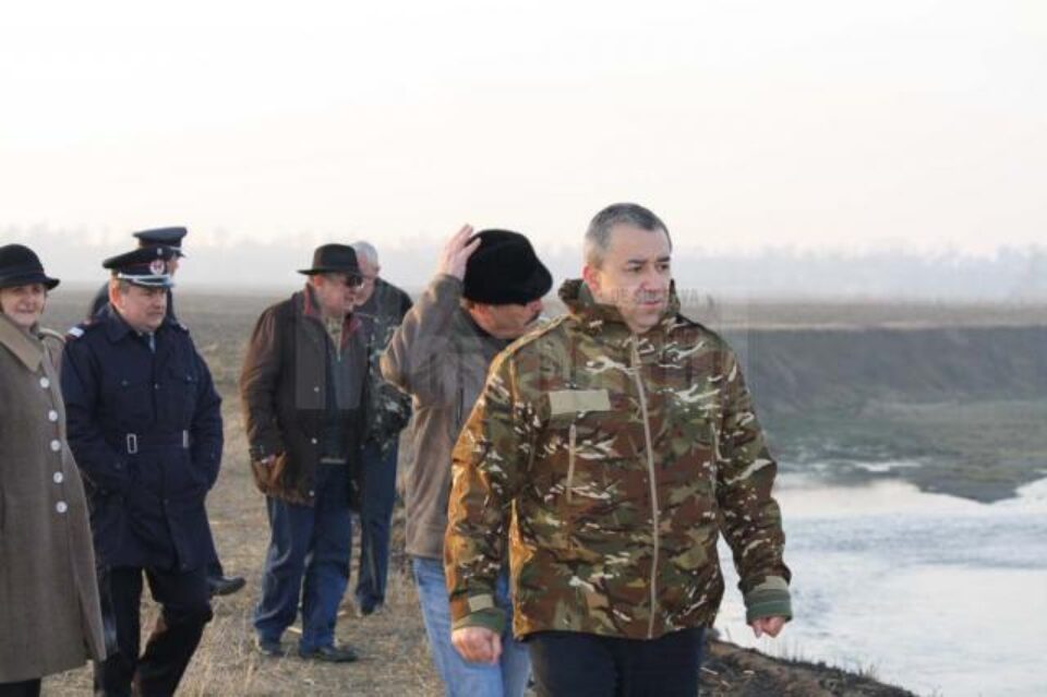 Prefectul a dispus curațarea râului Siret de copitele de cai descoperite pe raza comunei Fântânele Prefectul a dispus curațarea râului Siret de copitele de cai descoperite pe raza comunei Fântânele