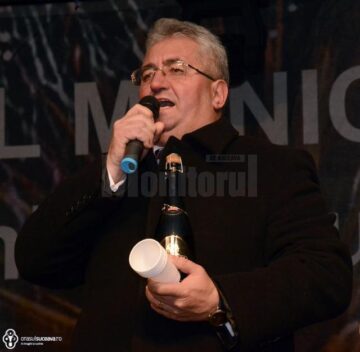 Primarul Lungu a numărat împreună cu sucevenii secundele rămase până la trecerea în 2014