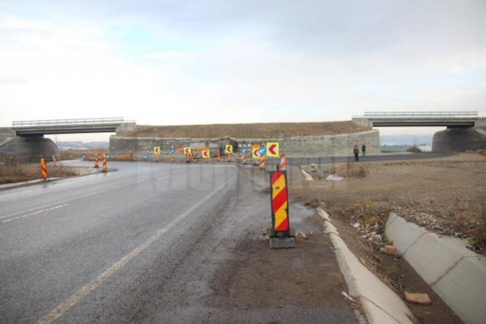 Așa-numitul "Zid al Morții" pe de DN 17, zona șoselei de centură a Sucevei