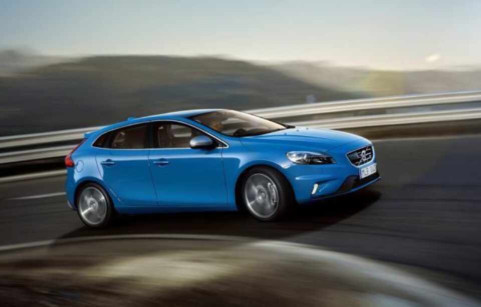 Volvo V40 îmbracă elementele sportive ale pachetului R-Design