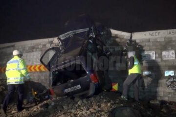 Din cauza ceții un tânăr de 21 de ani din Todirești a intrat cu mașina în zid și a murit