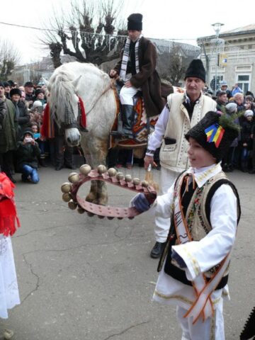 Și urătorii de la Rădășeni au venit la Fălticeni, în Ajunul anului 2014