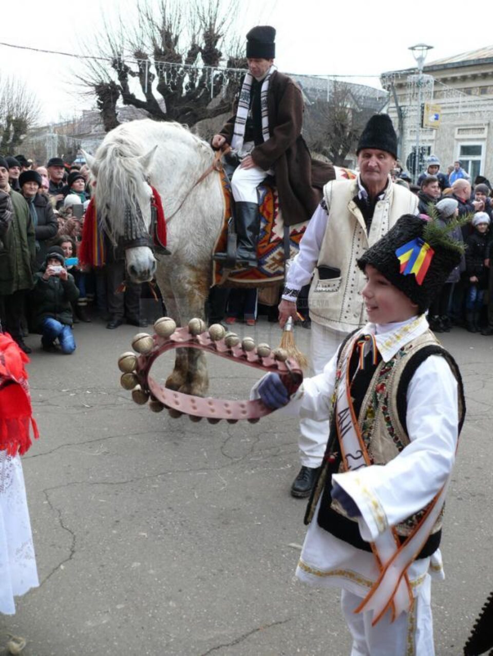 Și urătorii de la Rădășeni au venit la Fălticeni, în Ajunul anului 2014