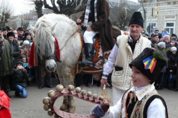 Și urătorii de la Rădășeni au venit la Fălticeni, în Ajunul anului 2014
