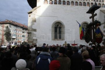 Slujba de Bobotează a adunat zeci de mii de credincioși la bisericile și mănăstirile din județ