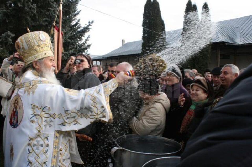 La Mănăstirea „Sf. Ioan cel Nou de la Suceava”, slujba a fost oficiată de un sobor de preoți în frunte cu ÎPS Pimen