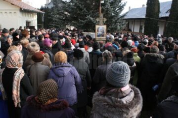 Slujba de Bobotează a adunat zeci de mii de credincioși la bisericile și mănăstirile din județ