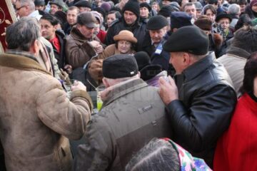Slujba de Bobotează a adunat zeci de mii de credincioși la bisericile și mănăstirile din județ