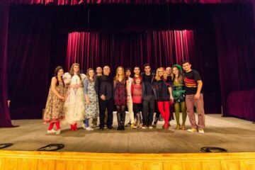 Pe 18 ianuarie trupa de teatru Fabulinus va susține, la Auditorium „Joseph Schmidt”, spectacolul „Visul unei nopți de vară”, de William Shakespeare