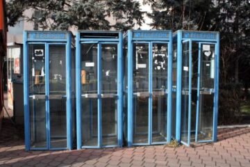 Telefoanele publice fixe, devalizate și lăsate de izbeliște de proprietarul Romtelecom