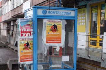 Telefoanele publice fixe, devalizate și lăsate de izbeliște de proprietarul Romtelecom
