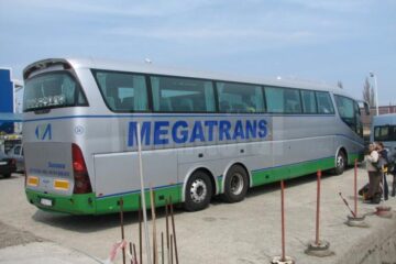 Autocarul aparține firmei Megatrans din Suceava