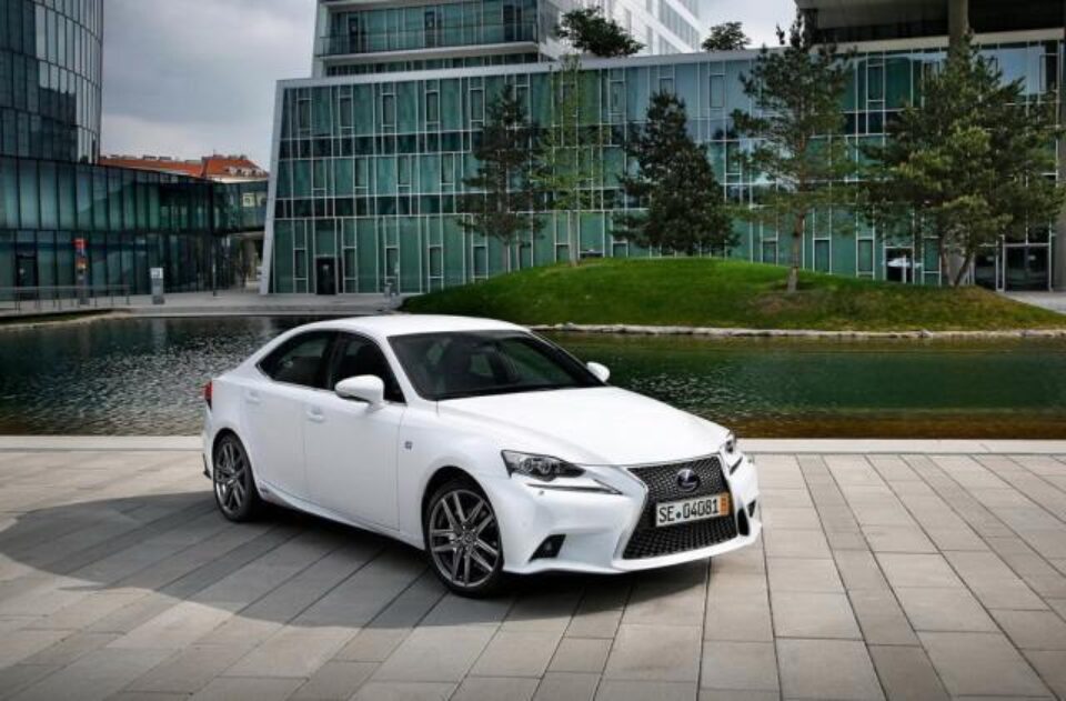Lexus IS este cel mai sigur model din clasa sa