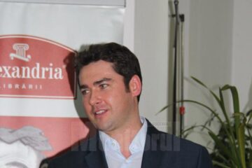 Tenorul sucevean Teodor Ilincăi și-a lansat primul volum de poezii