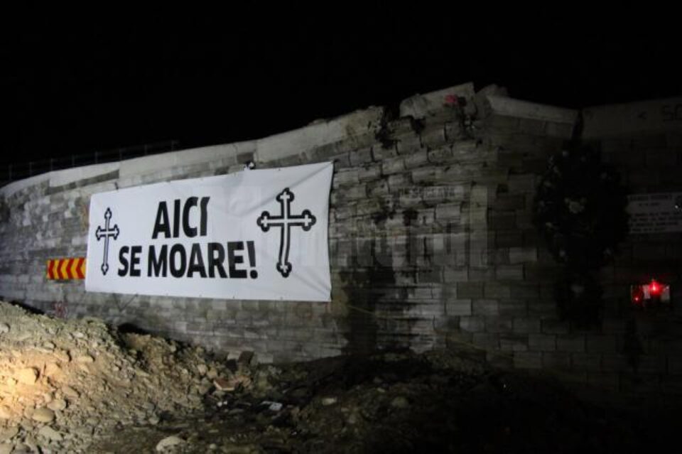 Aici se moare au afișat oamenii pe zid