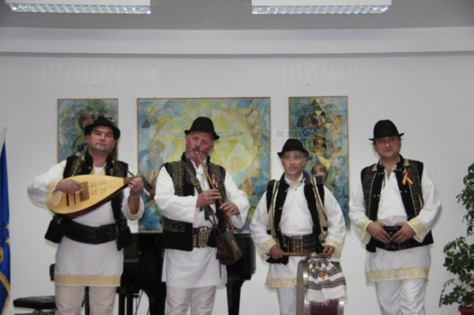 Ansamblul Artistic “Flori de mălin” din Mălini
