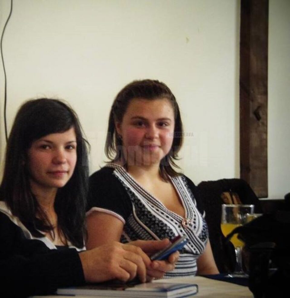Alexandra Axinte, alături de Daniela Popa, cea care a realizat grafica volumului