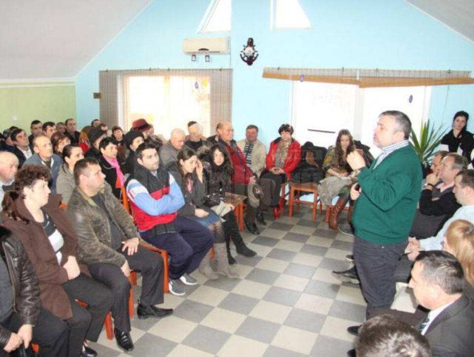 Peste o sută de locuitori din Ițcani au participat sâmbătă, 11 ianuarie, la întâlnirea organizată în acest cartier al municipiului Suceava de democrat-liberali