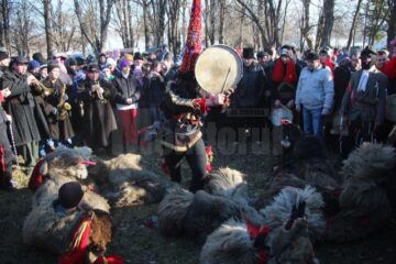 Festivalul Obiceiurilor de Iarnă de la Drăgușeni întâmpină Anul Nou pentru creștinii ortodocși de rit vechi