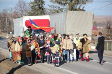 Festivalul Obiceiurilor de Iarnă de la Drăgușeni întâmpină Anul Nou pentru creștinii ortodocși de rit vechi