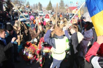 Festivalul Obiceiurilor de Iarnă de la Drăgușeni întâmpină Anul Nou pentru creștinii ortodocși de rit vechi