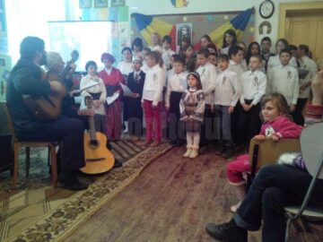 “Dor de Eminescu”, activitatea realizată de elevii și profesorii școlii din Călinești-Enache