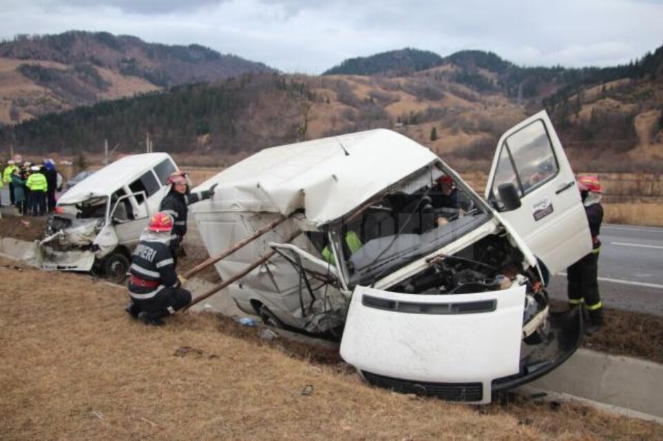 Echipele de intervenție la locul accidentului