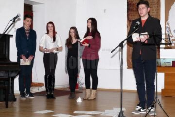 Eminescu a fost omagiat și de tinerii actori ai Trupei de teatru „Birlic” cu un recital de poezie