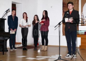 Eminescu a fost omagiat și de tinerii actori ai Trupei de teatru „Birlic” cu un recital de poezie