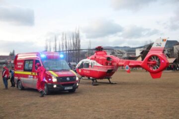Un elicopter SMURD a aterizat pe stadionul din Câmpulung Moldovenesc