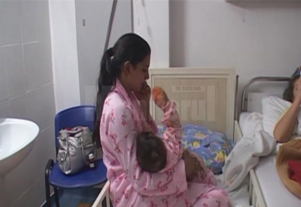 Fetiță a fost adusă cu ambulanța la spital, având toate cele zece degete de la mâini mutilate Fetiță a fost adusă cu ambulanța la spital, având toate cele zece degete de la mâini mutilate