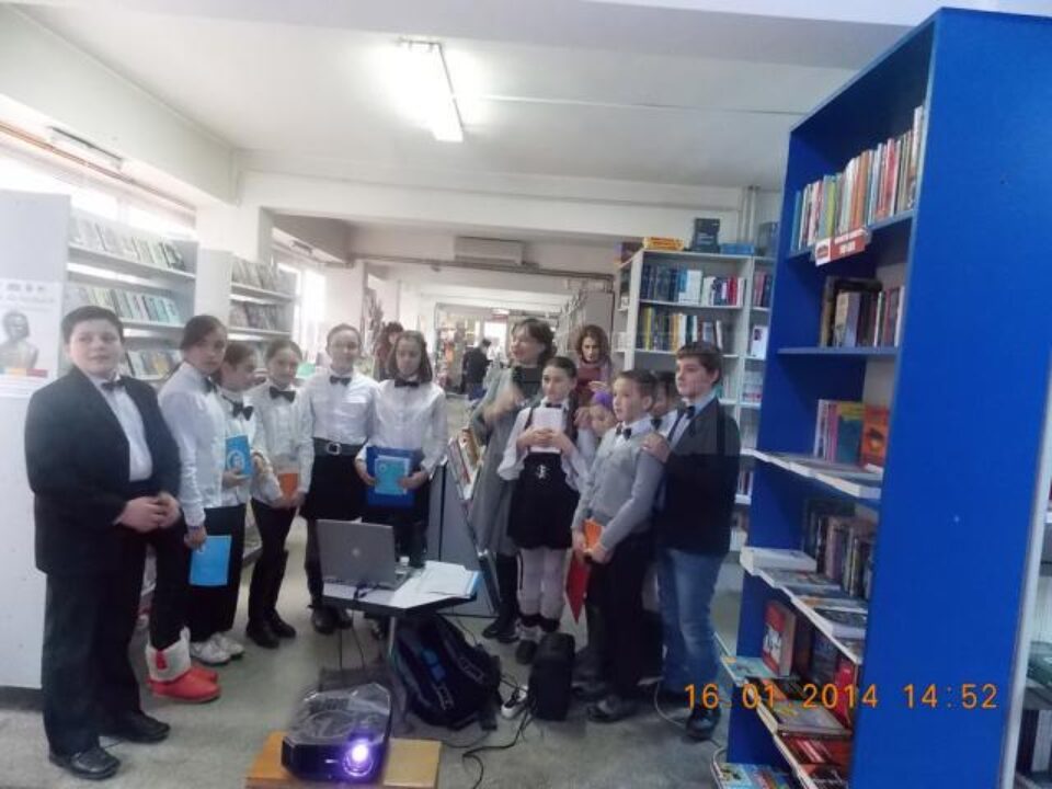 Eminescu, omagiat de elevii Școlii Gimnaziale „George Voevidca”