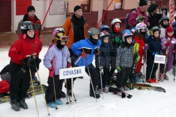 Pârtiile din Vatra Dornei, pline cu ocazia concursului „Bucuriile Zăpezii”