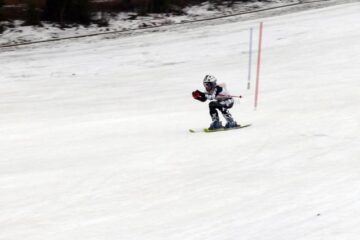 Pârtiile din Vatra Dornei, pline cu ocazia concursului „Bucuriile Zăpezii”