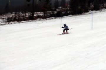 Pârtiile din Vatra Dornei, pline cu ocazia concursului „Bucuriile Zăpezii”