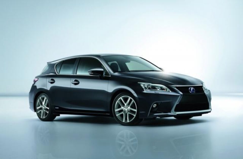 Lexus revizuiește hibridul compact CT 200h