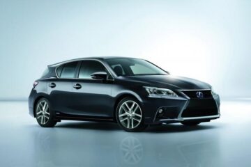Lexus revizuiește hibridul compact CT 200h