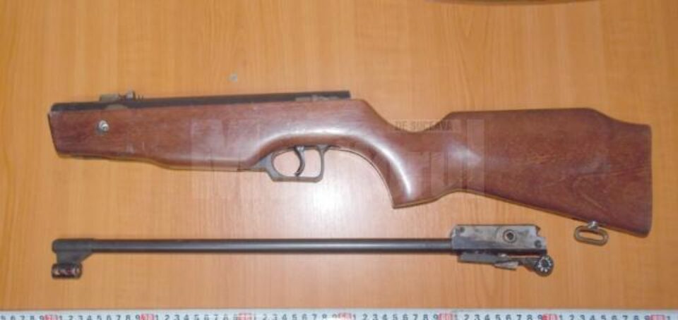 Permisul de armă trebuie prelungit o dată la cinci ani