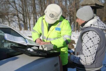 Polițiștii au organizat o acțiune de control care a vizat respectarea legislației rutiere de către transportatorii de mărfuri și persoane