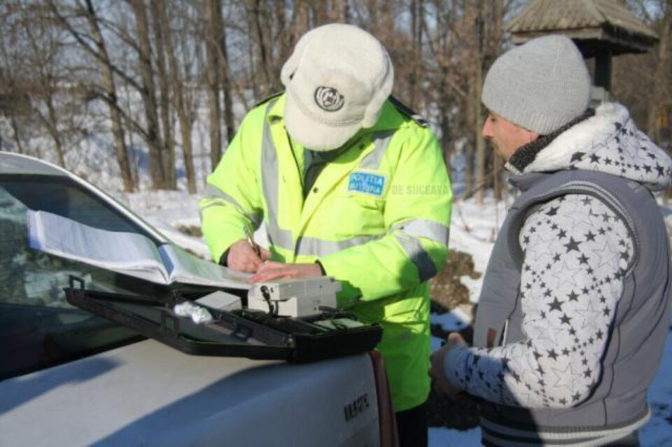 Polițiștii au organizat o acțiune de control care a vizat respectarea legislației rutiere de către transportatorii de mărfuri și persoane Polițiștii au organizat o acțiune de control care a vizat respectarea legislației rutiere de către transportatorii de mărfuri și persoane