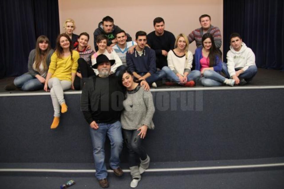 Trupa Fabulinus alături de Ion Sapdaru și Vica Bucun
