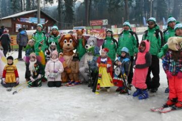 Personajele de basm au fost punctul de atracție de pe pârtia de schi